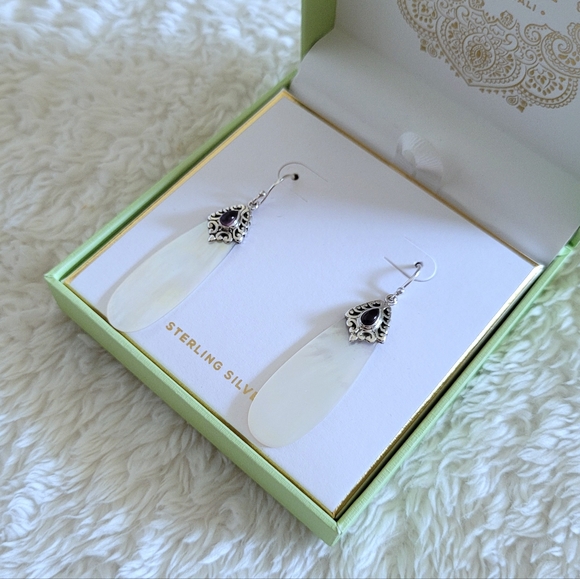 Annika Witt Teardrop💧 Shaped Mother of Pearl Earrings - NIB - Picture 12 of 14